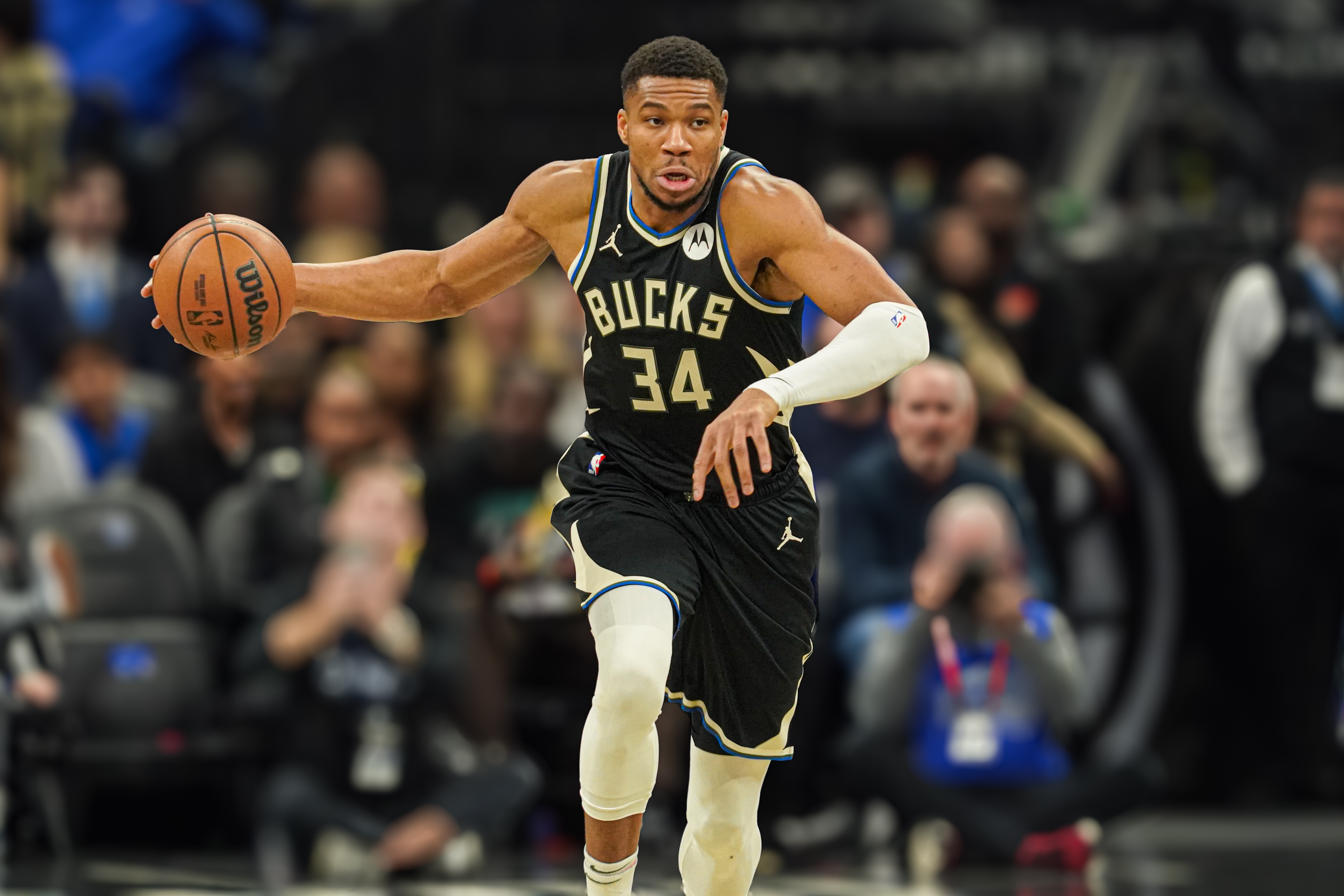 od体育app下载-关于雄鹿主场击败活塞,东部第一稳坐不动的信息