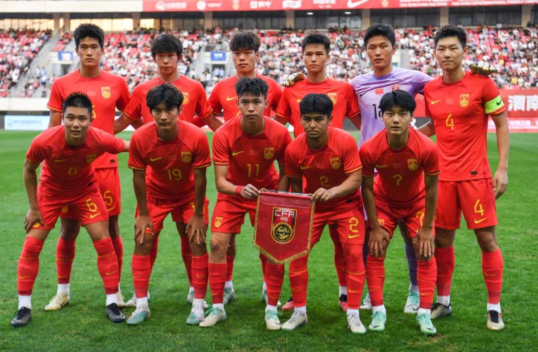 红红火火的足球盛宴，让球迷狂热