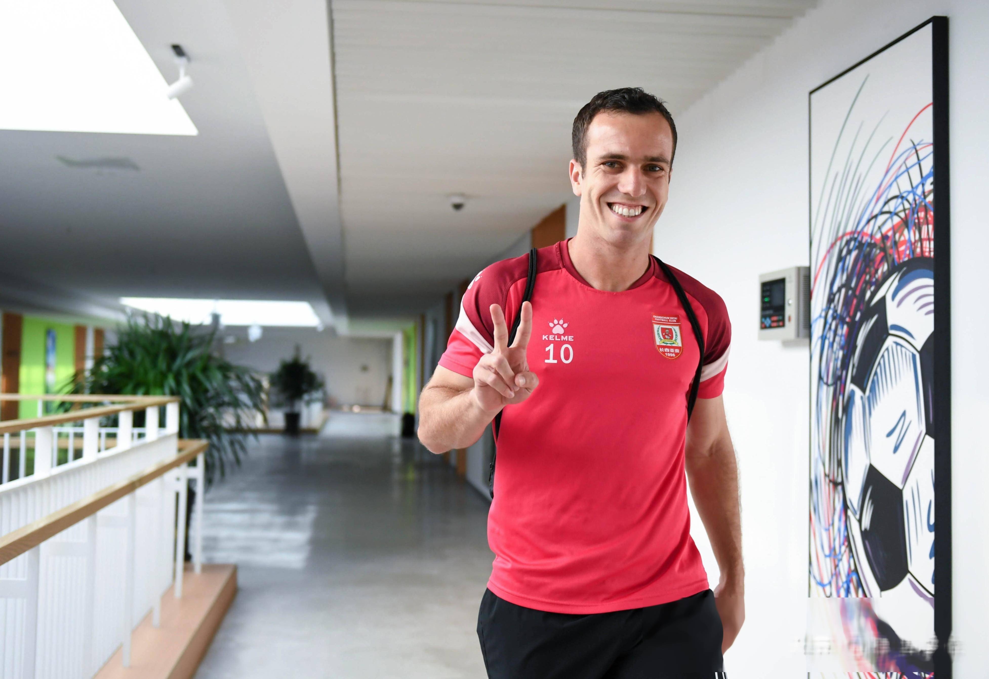 od体育app下载地址-厉害的外籍球员加入国内球队，提升比赛水平