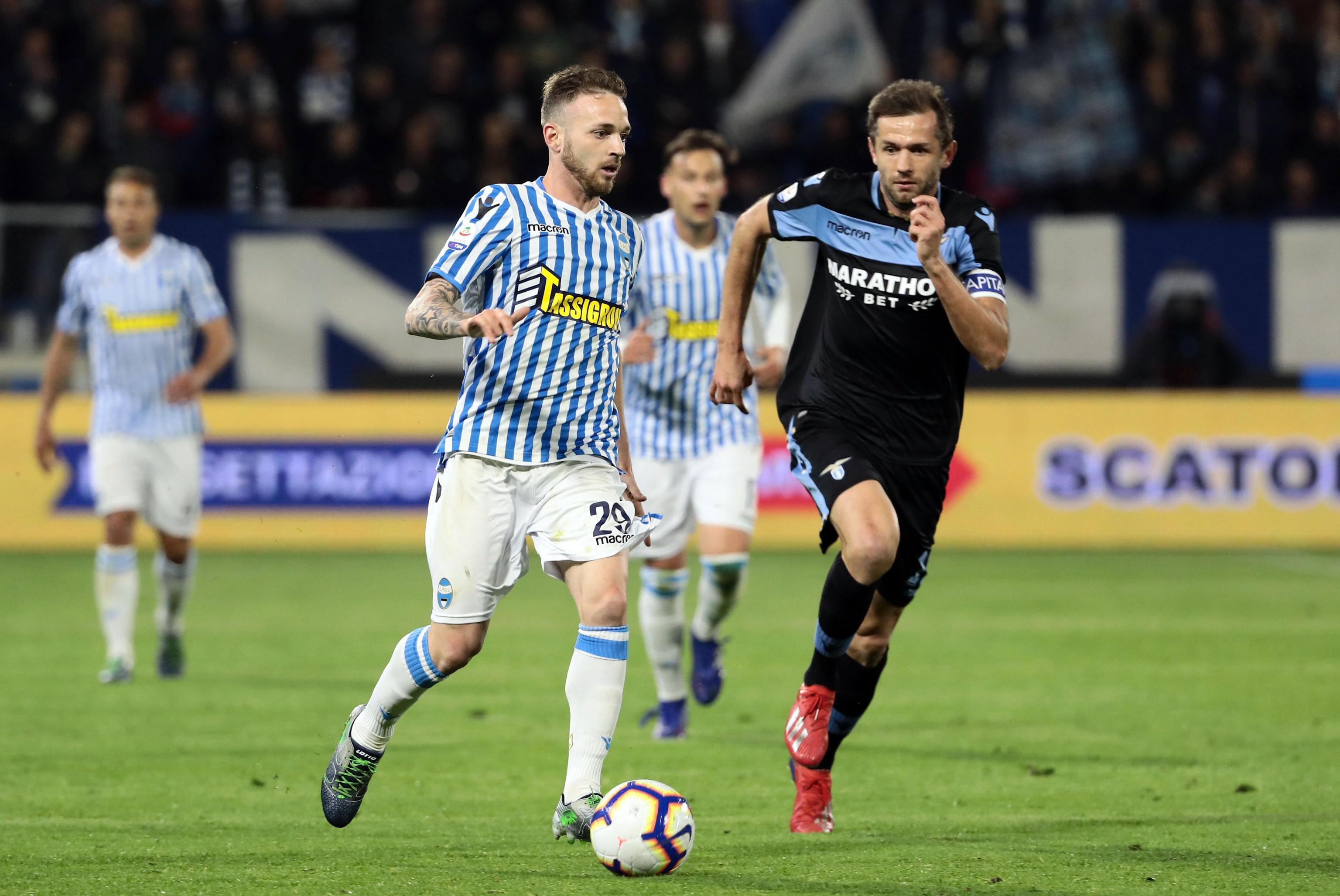 包含拉齐奥俱乐部发布最新训练成绩单的词条